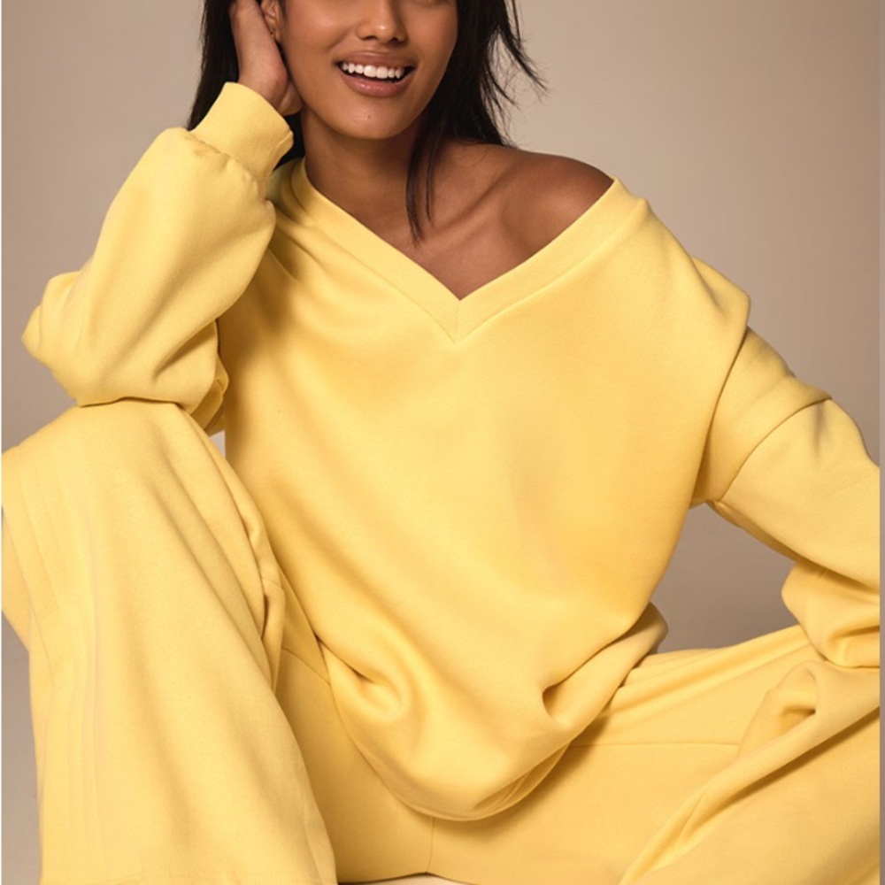 Butter yellow oversized sweatsuit pretty little thing NWT size L